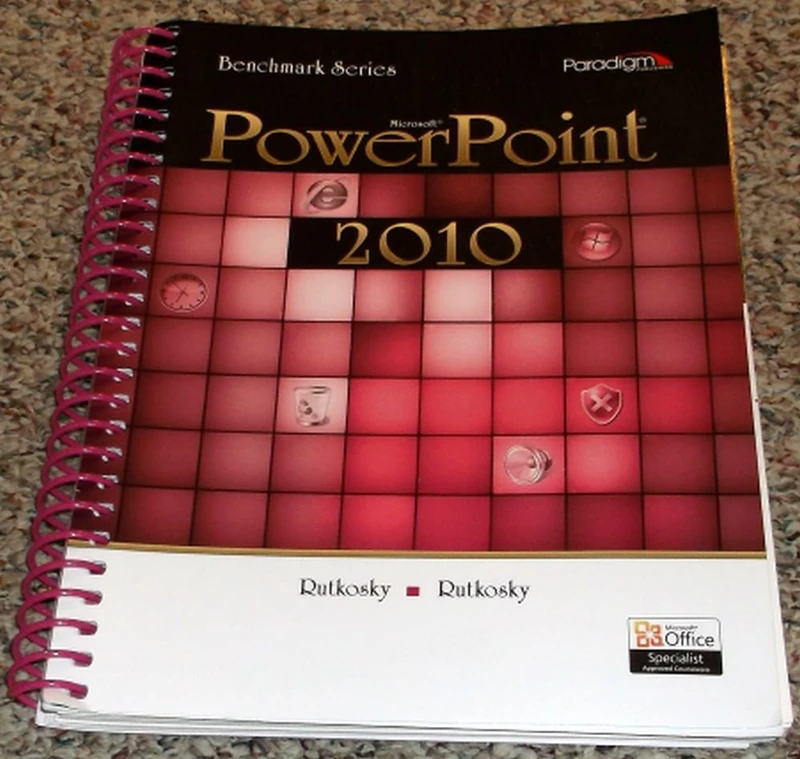 Benchmark Series: Microsofta Powerpoint 2010: Text with data files CD - Image 1