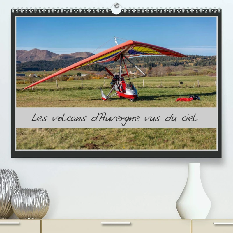 Les volcans d'Auvergne vus du ciel (Premium, hochwertiger DIN A2 Wandkalender 2021, Kunstdruck in Hochglanz): Balade automnale au-dessus des lacs ... des Puys. (Calendrier mensuel, 14 Pages )
