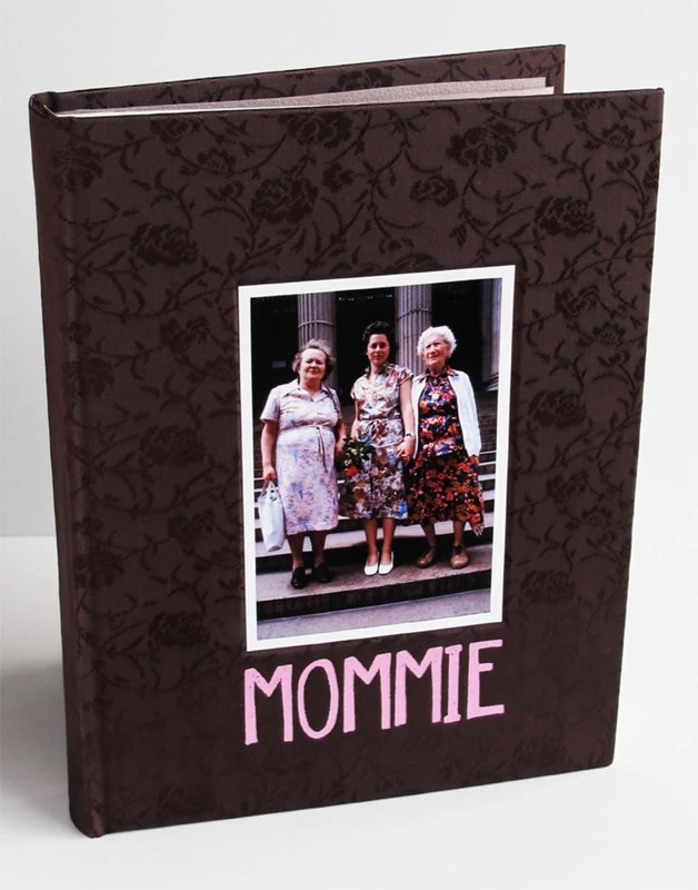Mommie : Three Generations of Women