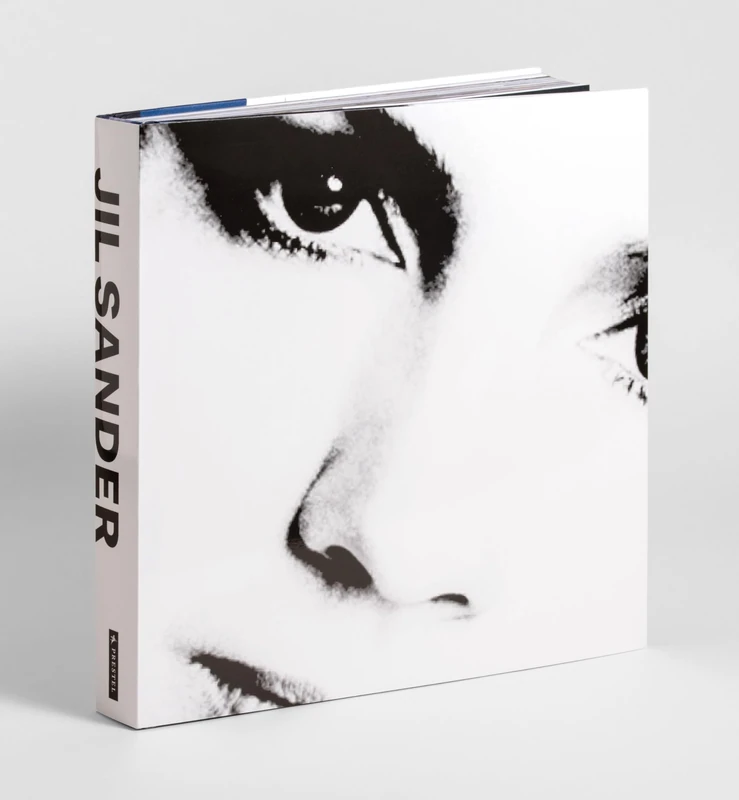 Jil Sander by Jil Sander: [Deutsche Ausgabe] - Exklusive Werkschau, künstlerisch kuratiert und gestaltet, außergewöhnliche Sonderausstattung mit Falz, Nutungen und bedruckten Folien