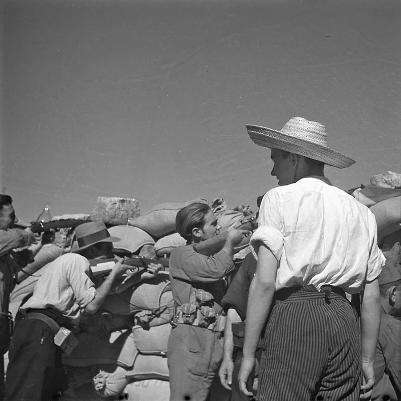 Gerda Taro, Photojournalist: With Robert Capa in the Spanish Civil War: With Robert Capa as Photojournalist in the Spanish Civil War - Image 1
