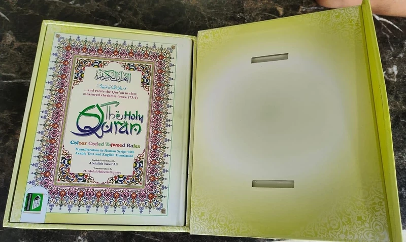 Holy Quran Colour Coded with Roman English Translation: Color Coded Tajweed Rules - Image 1