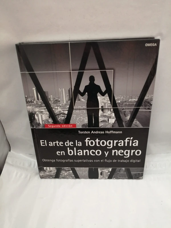 EL ARTE DE LA FOTOGRAFÍA EN BLANCO Y NEGRO: Obtenga fotografías superlativas con el flujo de trabajo digital (FOTO, CINE Y TV-FOTOGRAFÍA Y VIDEO)