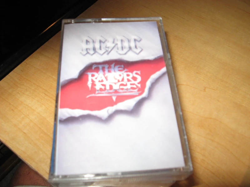 Razors Edge [CASSETTE]