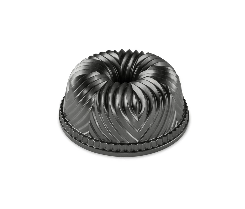 Nordic Ware Bavaria Bundt Pan, The Original Cast Aluminium Bundt Tin, Official Bundt Cake Tin with Geometric Pattern, Premium Cake Mould Made in the USA, Colour: Graphite, Gray