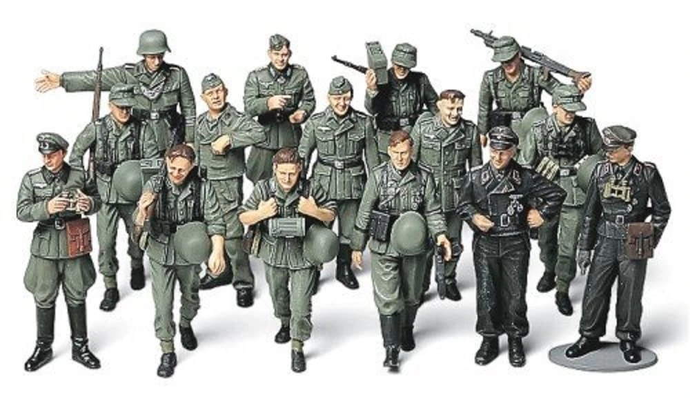 WWII German Infantry On Maneuvers - 1:48 Military - Tamiya