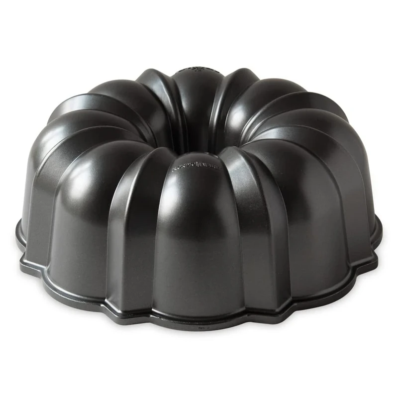 Nordic Ware Original 12-Cup Bundt Pan, Original Cast Aluminium Bundt Tin, Bundt Cake Tin with Fluted Pattern, Cake Mould Made in the USA, Colour: Graphite