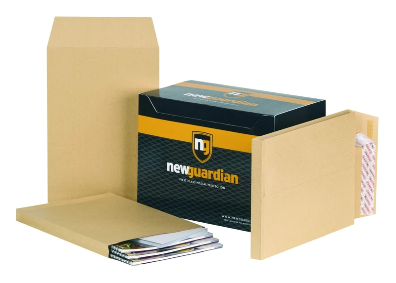 New Guardian Envelopes Heavyweight Peel and Seal Gusset 25mm 130gsm Manilla C4 (Pack 100)
