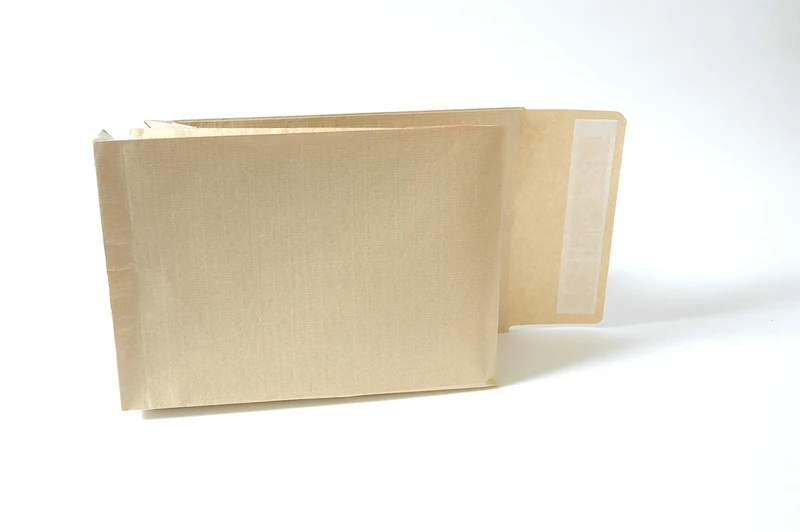 New Guardian C4 Armour Manilla 130gsm Peel & Seal Gusset Envelope, Box 100