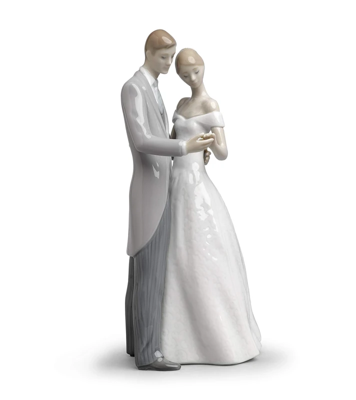 LLADRÓ Porcelain Figurine of a Wedding Couple United Forever. Decorative Groom and Bride Wedding in Glossy Porcelain.