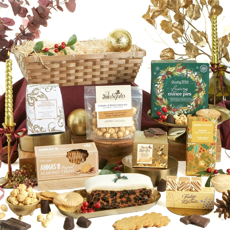 The White Christmas Hamper for Couples, Friends & Family – Alcohol Free Hamper with Rich Fruit Cake, Italian Panettone, Clotted Cream Fudge & Artisan Chocolate – Clearwater Hampers & Gourmet Gifts