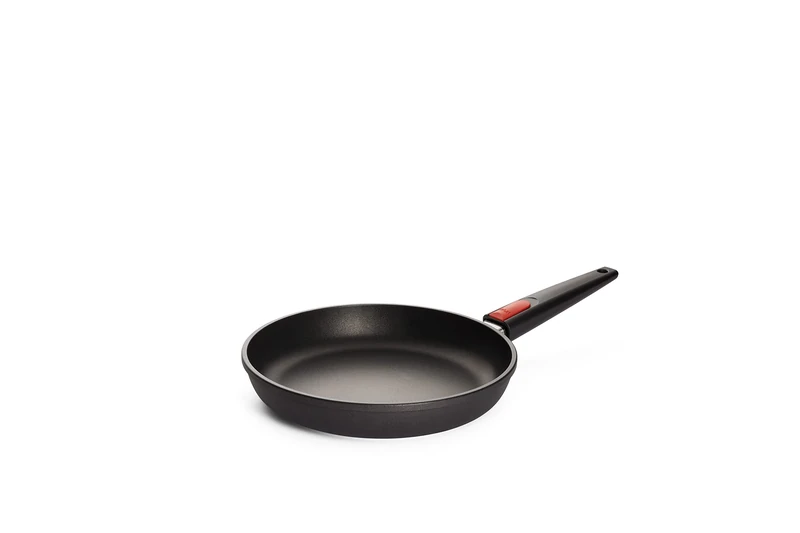 Woll Nowo Titanium flat pan, diameter 26 cm, 5 cm high, with removable handle - suitable for ceramic, gas, electric, halogen - not suitable for induction, cast aluminium, non-stick coating