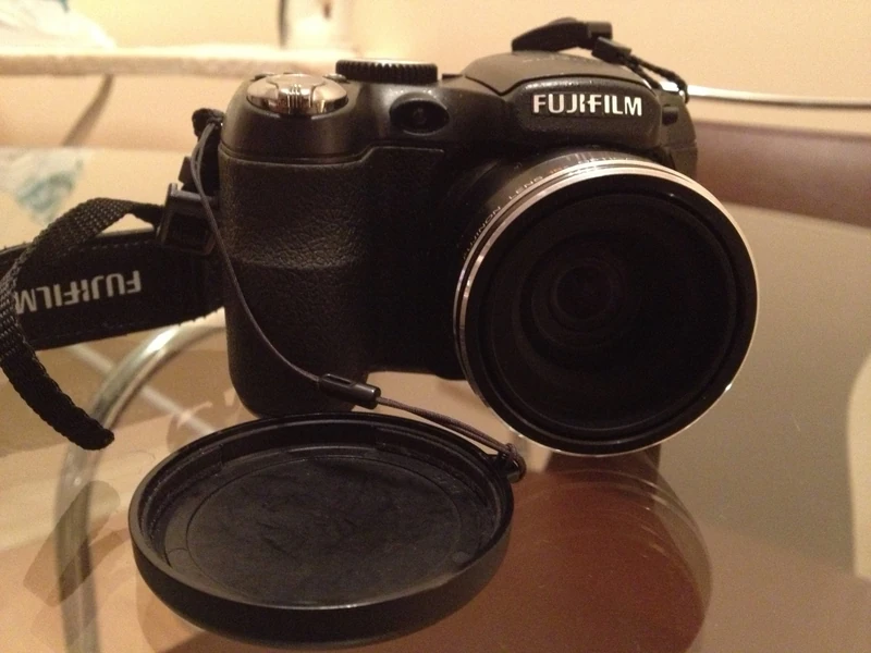 Fujifilm FinePix S1800 Camera - 12MP, 18x Zoom, 3" LCD