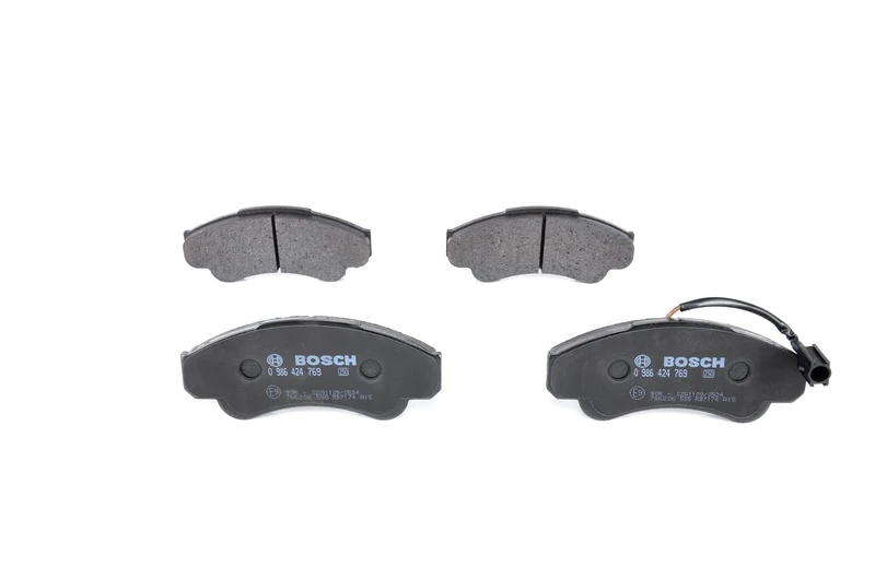 Bosch BP475 - Brake Pads Car Front Axle - Bosch Quality - Reduced Noise and Dust - ECE-R90 Certified - Copper-Free - 1 Set of 4 Pads - With Accessories