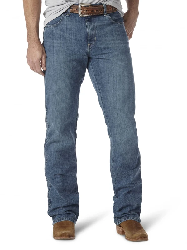 Wrangler Men's Retro Slim Fit Boot Cut Jean, Worn in, 31W / 32L