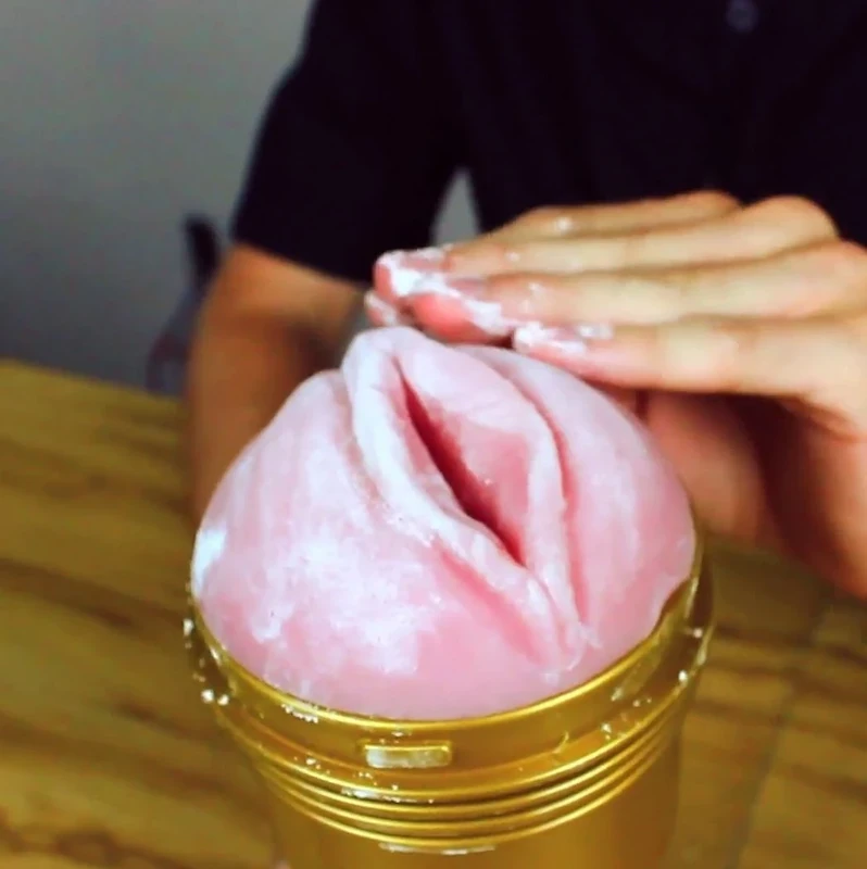 Fleshlight Powder - This Renewing Powder is The Perfect Accessory to Extend The Life of Your Fleshlight Masturbator