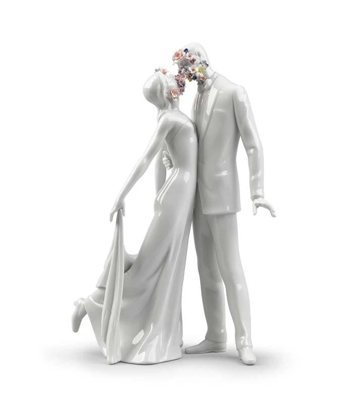 LLADRÓ Love I Couple Figurine. Porcelain Figure Figure. - Image 1