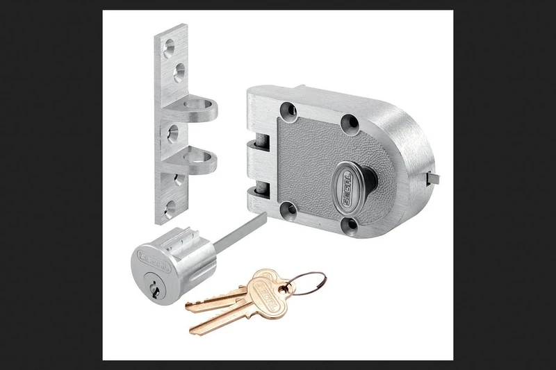 Segal SE 15323 Deadbolt, Single Unit, Chrome Finish – Solid Bronze Alloy Construction, Single Cylinder, Flat Strike