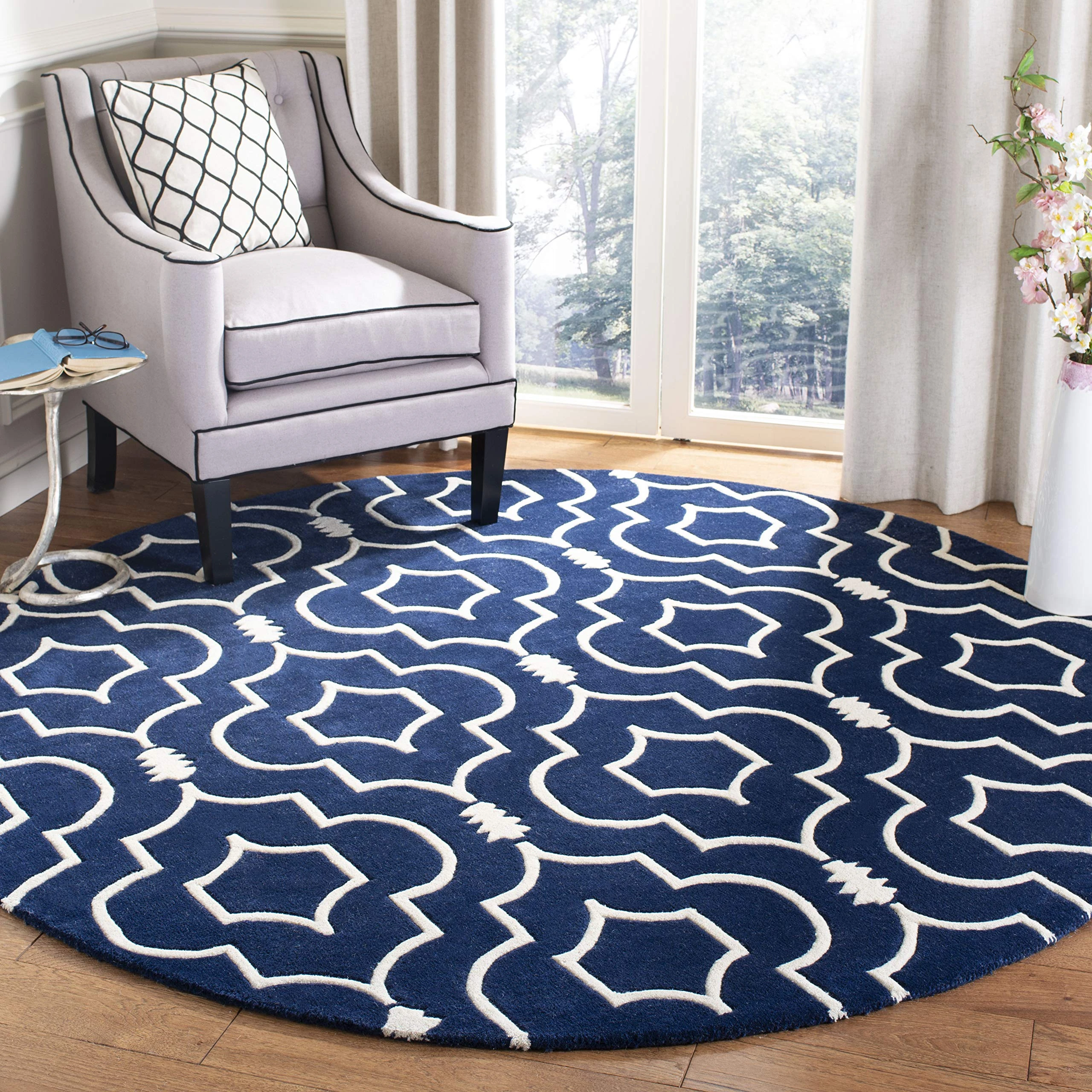 SAFAVIEH Contemporary Rug for Living Room, Dining Room, Bedroom - Chatham Collection, Short Pile, in Dark Blue and Ivory, 213 X 213 cm