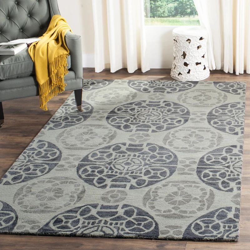 Safavieh Medallion Indoor Hand Tufted Rectangle Area Rug, Wyndham Collection, WYD376, in Silver / Blue, 122 X 183 cm for Living Room, Bedroom or Any Indoor Space