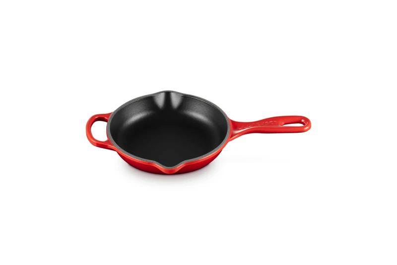 LE CREUSET Signature Enamelled Cast Iron Skillet Frying Pan with Helper Handle and Two Pouring Lips, 16 cm, Cerise, 20182160600422