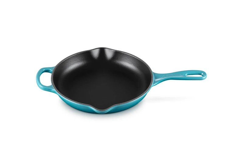 LE CREUSET Signature Enamelled Cast Iron Skillet Frying Pan with Helper Handle and Two Pouring Lips, 23 cm Teal, 20182231700422
