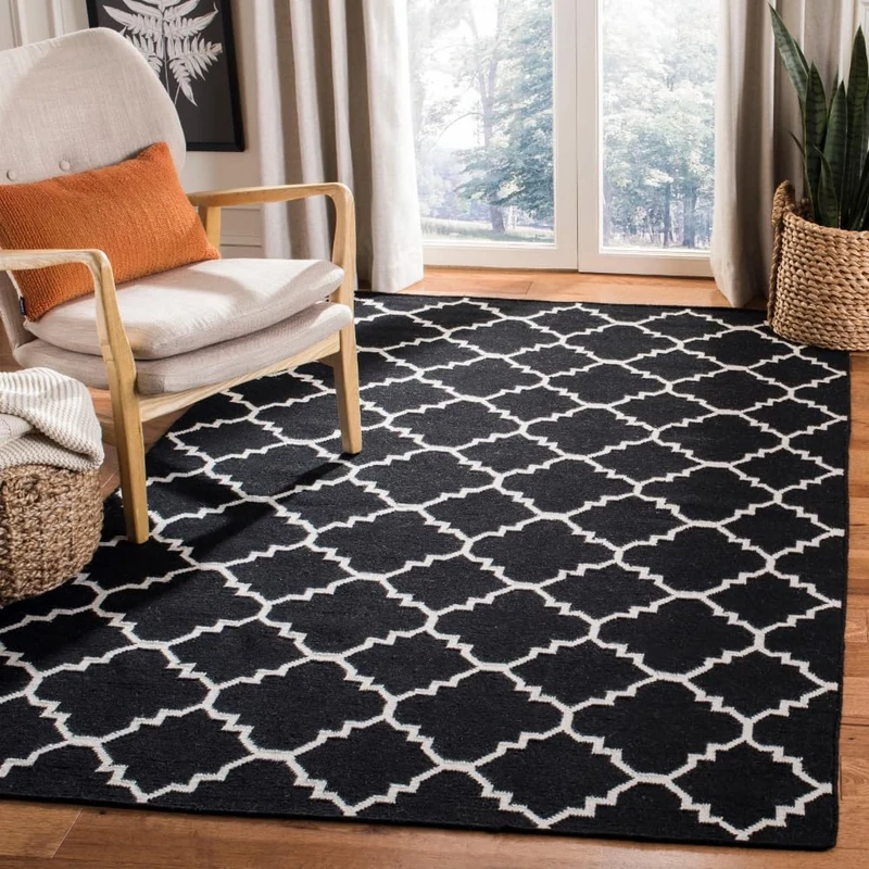 Safavieh Contemporary Indoor Flatweave Rectangle Area Rug, Dhurrie Collection, DHU554, in Black / Ivory, 152 X 244 cm for Living Room, Bedroom or Any Indoor Space