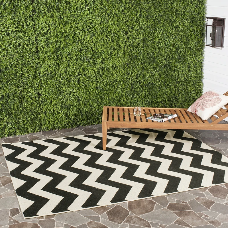 Safavieh Chevron Indoor/Outdoor Woven Rectangle Area Rug, Courtyard Collection, CY6244, in Black / Beige, 160 X 231 cm for Garden, Patio or Any Outdoor Space
