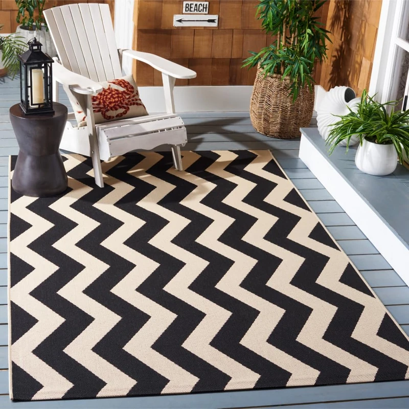 Safavieh Chevron Indoor/Outdoor Woven Rectangle Area Rug, Courtyard Collection, CY6245, in Black / Beige, 122 X 170 cm for Garden, Patio or Any Outdoor Space