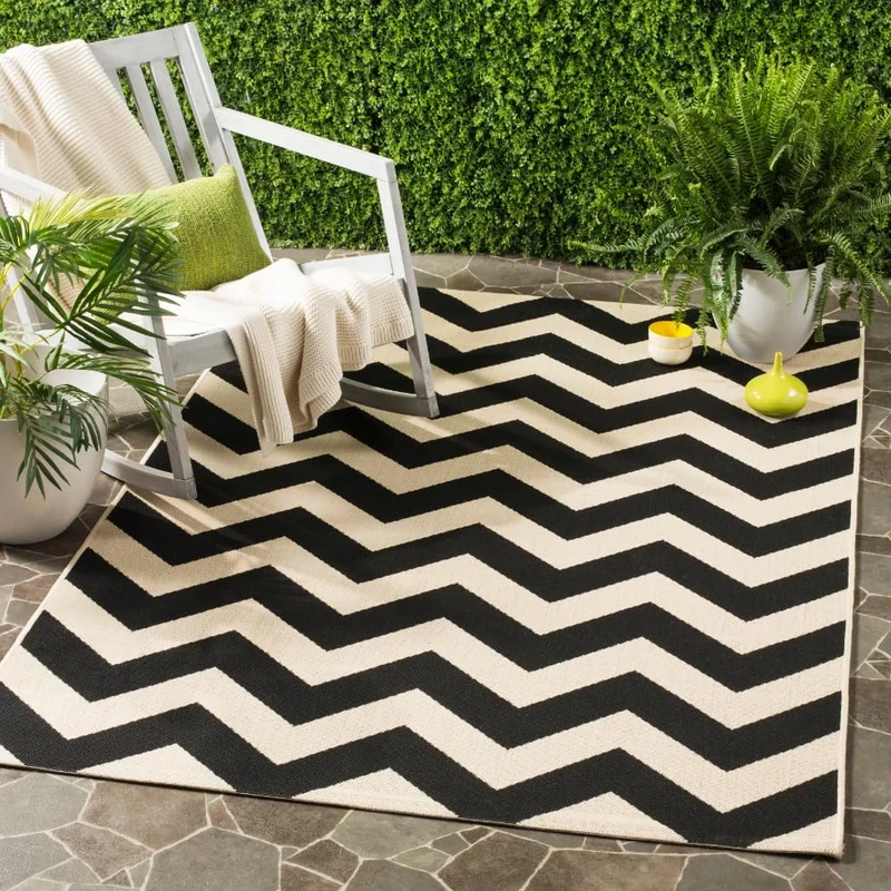 Safavieh Chevron Indoor/Outdoor Woven Rectangle Area Rug, Courtyard Collection, CY6244, in Black / Beige, 201 X 290 cm for Garden, Patio or Any Outdoor Space