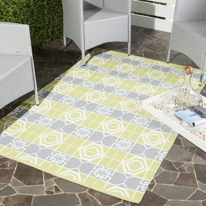SAFAVIEH Eco-Friendly Rug for Living Room, Dining Room, Bedroom - Recycled Plastic Collection, Short Pile, in White and Grey, 122 X 183 cm