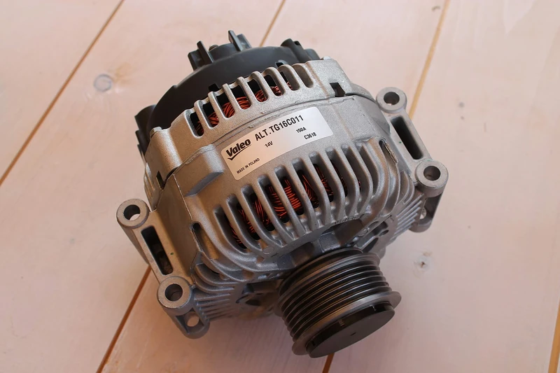 VALEO 439564 Alternator Alternator Charge current: 150 Amp Grooves: 6 grooves Pulley diameter: 66 mm Voltage: 14 V Rotation direction: CLOCKWISE