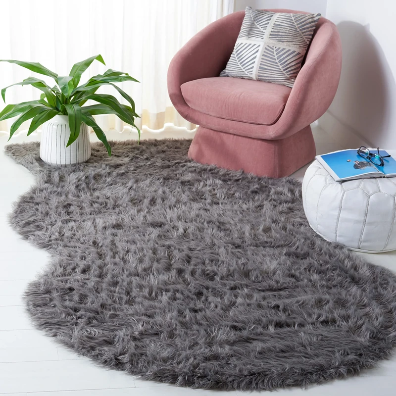 Safavieh Faux Sheepskin Indoor Woven Rectangle Area Rug, Faux Fur Collection, FSS115, in Grey, 183 X 274 cm for Living Room, Bedroom or Any Indoor Space