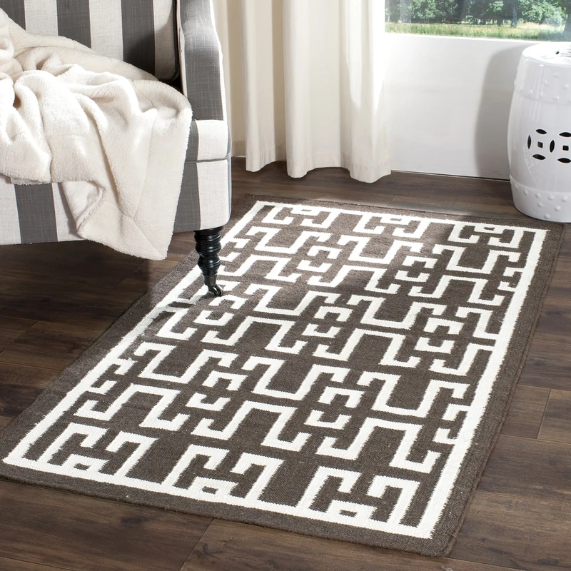Safavieh Contemporary Indoor Flatweave Rectangle Area Rug, Dhurrie Collection, DHU621, in Chocolate / Ivory, 91 X 152 cm for Living Room, Bedroom or Any Indoor Space