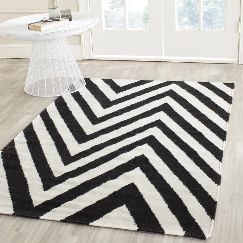 Safavieh Contemporary Indoor Flatweave Rectangle Area Rug, Dhurrie Collection, DHU568, in Black / Ivory, 183 X 274 cm for Living Room, Bedroom or Any Indoor Space