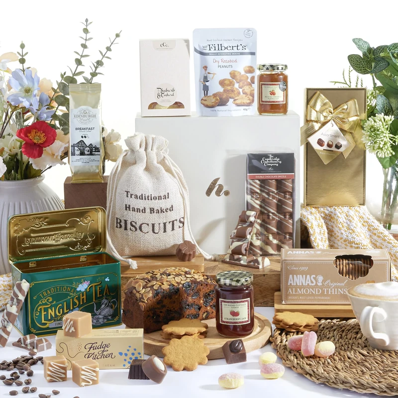 Traditional Treats Gift Hamper | Premium Chocolate, Biscuits, Cake, Coffee, Tea & Fudge | Gourmet Food Hamper for Men & Women | Luxury Gift for Birthdays, Thank Yous & Father's Day