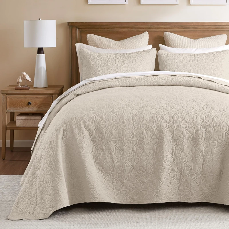 Madison Park Quebec Reversible Quilt Set Damask Design, Double Sided Stitching All Season, Lightweight Bedspread Bedding Set, Matching Sham, Cream, Queen(102"x118") 3 Piece