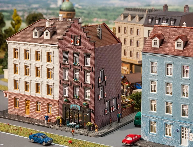 Faller 232334 Old Town House with Bar Kit II