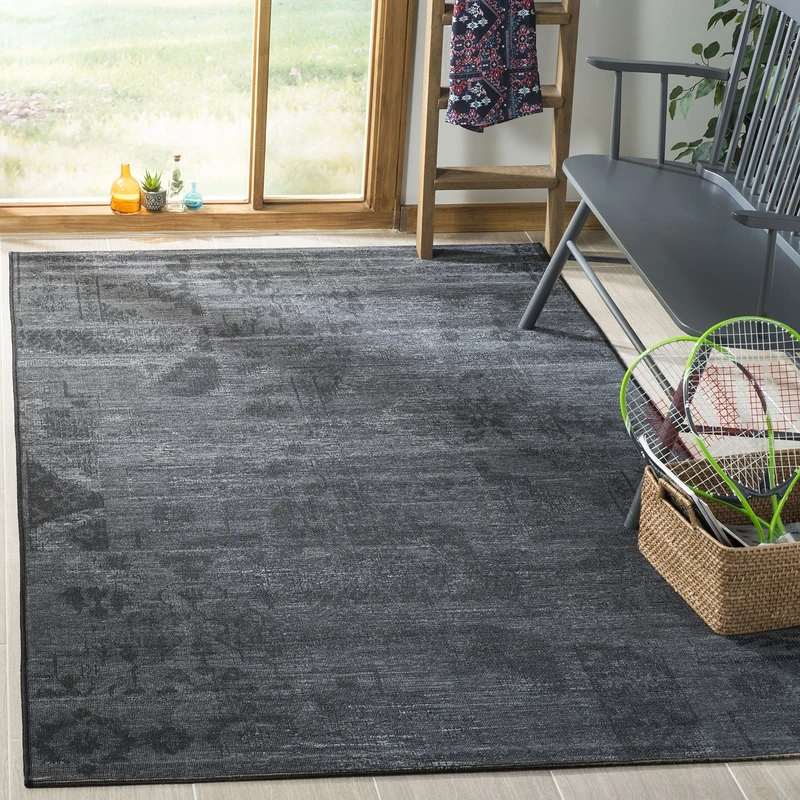 Safavieh Traditional Indoor Woven Rectangle Area Rug, Palacio Collection, PAL121, in Black / Grey, 122 X 183 cm for Living Room, Bedroom or Any Indoor Space