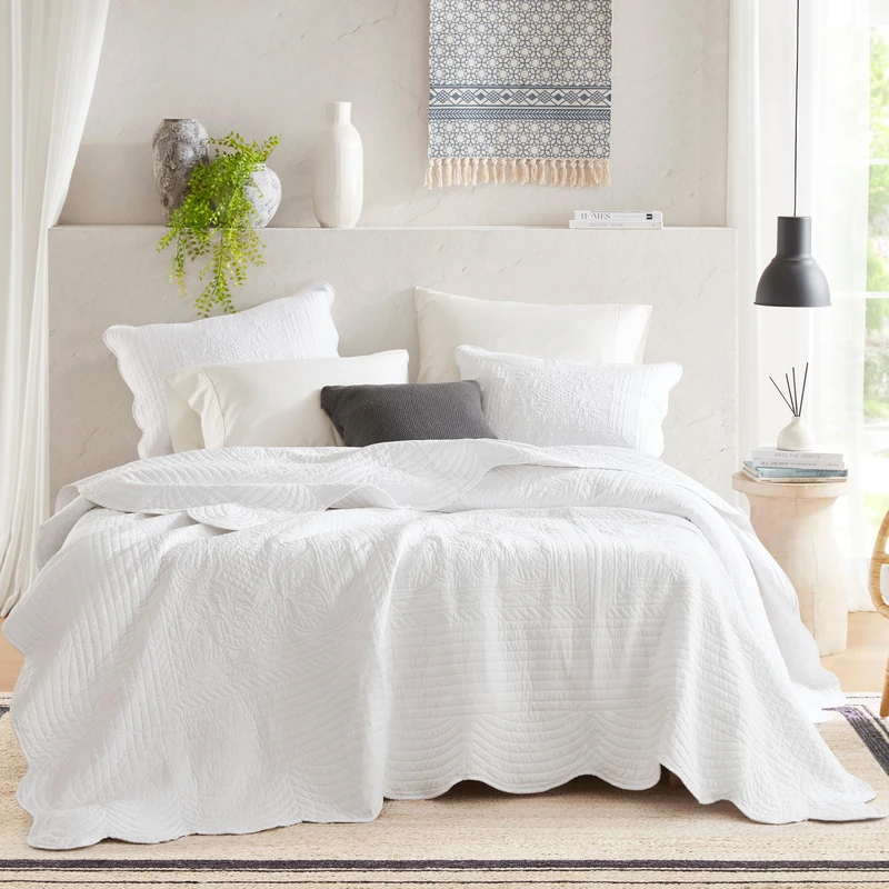 Madison Park Lightweight Coverlet Bedspread Bedding, Shams, Polyester, Medallion White, King/Cal King(108"x96")