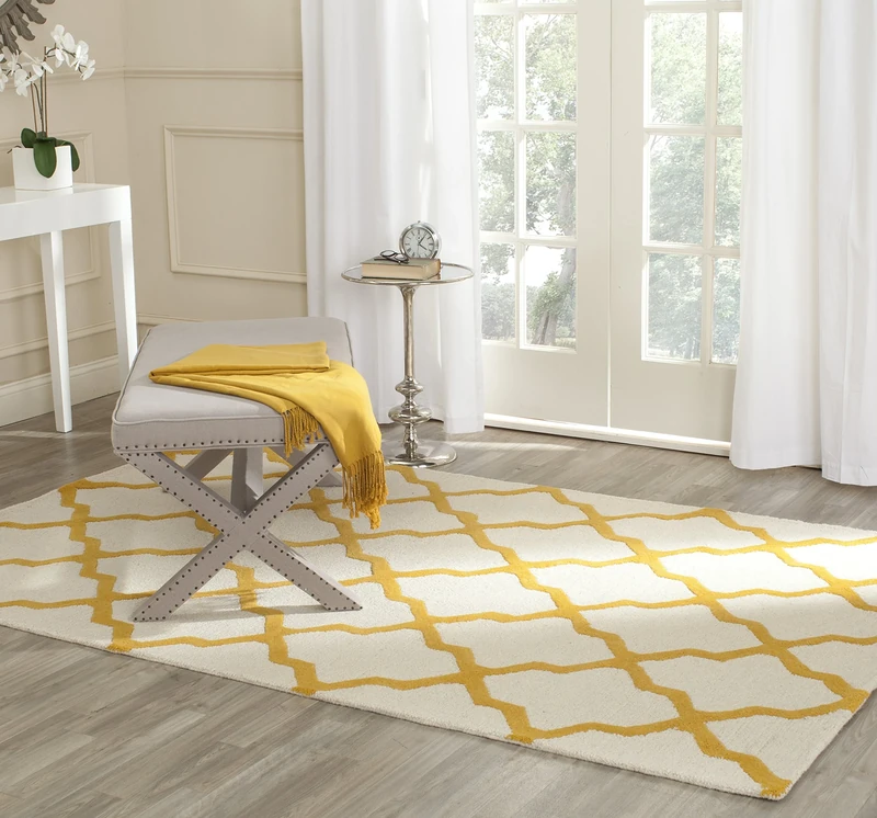 SAFAVIEH Trellis Rug for Living Room, Dining Room, Bedroom - Cambridge Collection, Short Pile, in Ivory and Gold, 152 X 244 cm