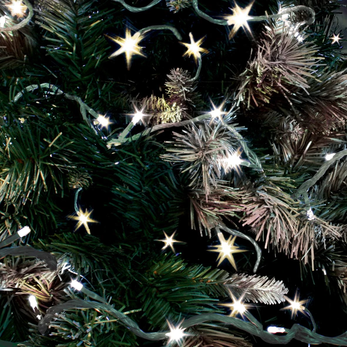 The Christmas Workshop 71150 Warm White Christmas Lights / 200 LED Christmas Tree Lights / 19.9 Metres Long/Battery Operated/Indoor Or Outdoor Christmas Decorations / 8 Light Modes