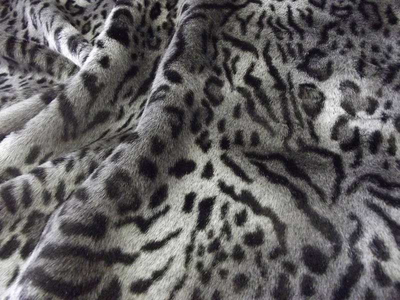 Super Luxury Faux Fur Fabric Material - Silver Lynx, 1Mtr - 100cmx150cm - Image 1