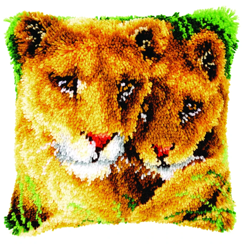 Vervaco Latch Hook Cushion Lioness and Cub - Image 1