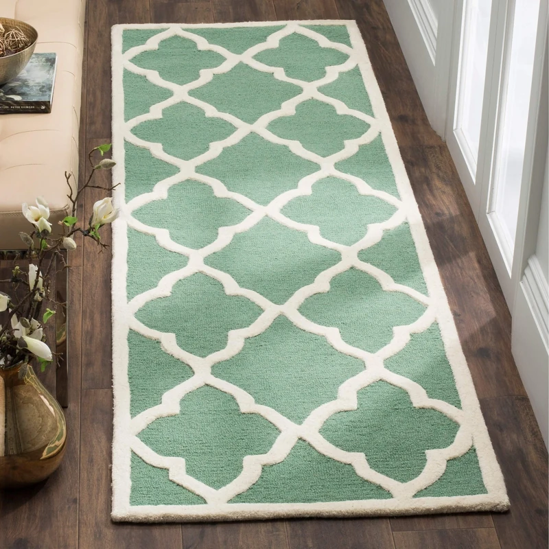SAFAVIEH Modern Rug for Living Room, Dining Room, Bedroom - Cambridge Collection, Short Pile, in Teal and Ivory, 76 X 244 cm