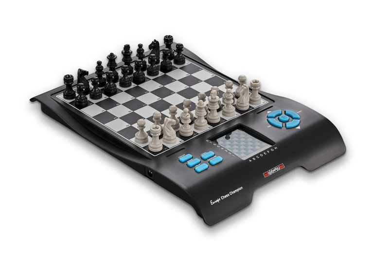 MILLENNIUM Europe Chess Champion - chess computer + 7 further games (draughts, Connect Four, Reversi etc.) for beginners & children. With compartment for pieces on journeys and while on the move