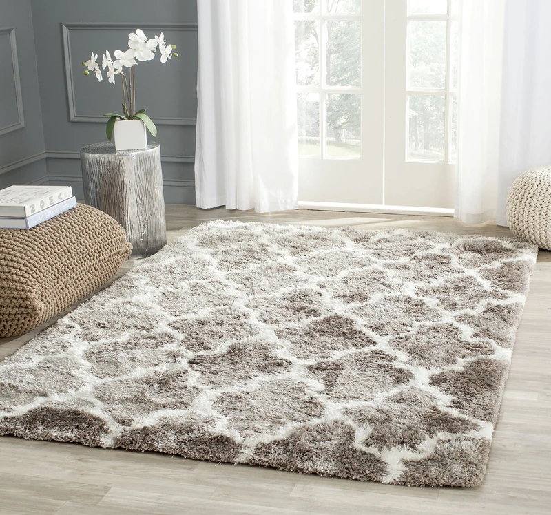 Safavieh Moroccan Shaggy Indoor Hand Tufted Rectangle Area Rug, Barcelona Shag Collection, BSG319, in Silver / Ivory, 91 X 152 cm for Living Room, Bedroom or Any Indoor Space