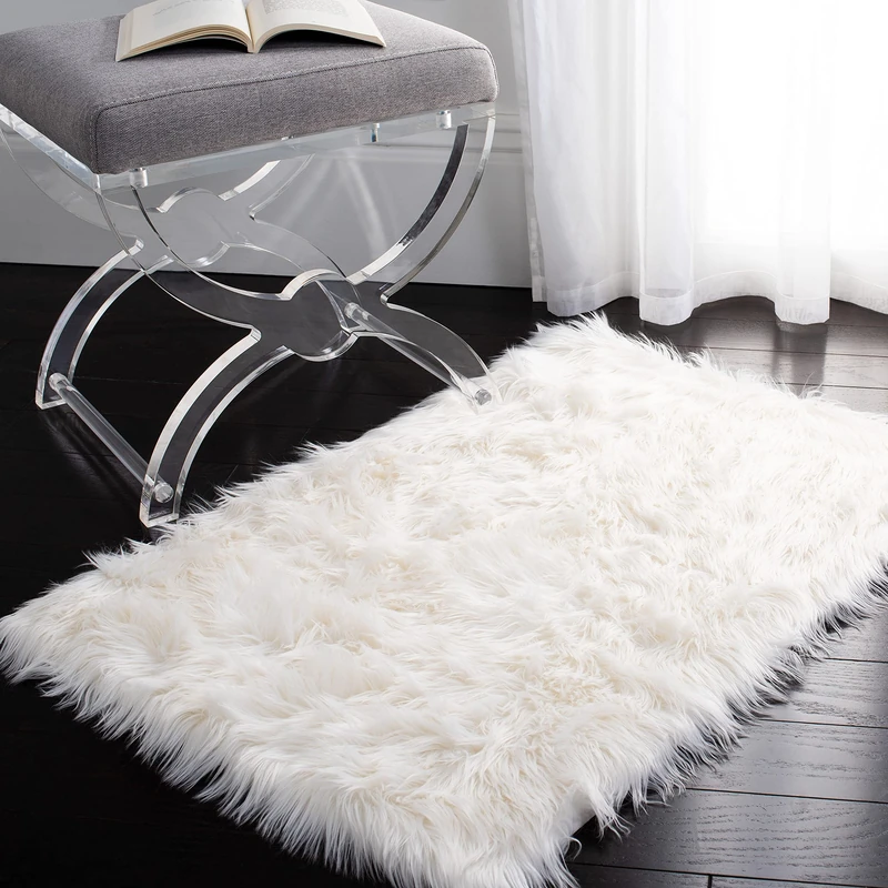 Safavieh Faux Sheepskin Indoor Woven Accent Area Rug, Faux Fur Collection, FSS235, in Ivory, 61 X 91 cm for Living Room, Bedroom or Any Indoor Space