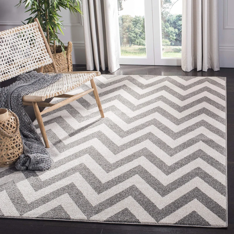 Safavieh Chevron Indoor/Outdoor Woven Rectangle Area Rug, Amherst Collection, AMT419, in Dark Grey / Beige, 152 X 244 cm for Garden, Patio or Any Outdoor Space
