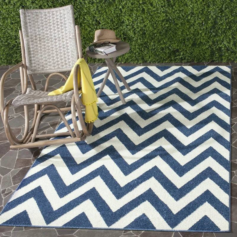 Safavieh Chevron Indoor/Outdoor Woven Rectangle Area Rug, Amherst Collection, AMT419, in Navy / Beige, 183 X 274 cm for Garden, Patio or Any Outdoor Space